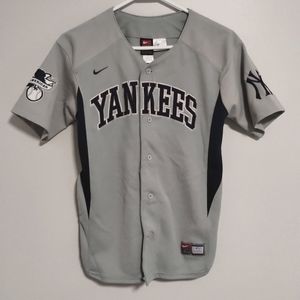 Derek Jeter Jersey #2 New York Yankees Team Nike - Youth Size Medium 10-12 GRAY